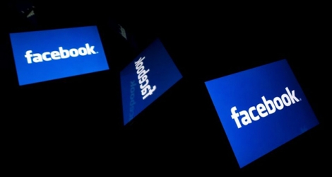 Le logo du réseau social Facebook, qui a annoncé le 12 juin 2019 qu'il allait embaucher 500 personnes de plus à Londres. Photo prise le 18 février 2019.