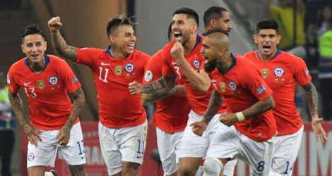 Les Chiliens célèbrent leur victoire après le dernire tir au but, en quart de finale de la Copa América contre la Colombie, le 28 juin 2019 à Sao Paulo.
