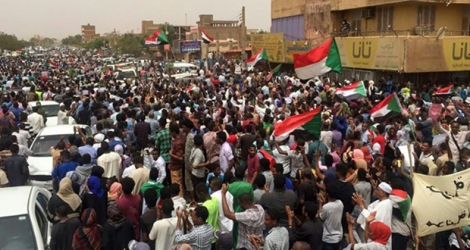 Des Soudanais manifestent à Khartoum contre le pouvoir militaire, le 30 juin 2019.