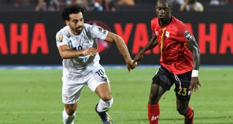 L'attaquant de l'Egypte Mohamed Salah (g) buteur lors de la victoire 2-0 sur l'Ouganda lors de la CAN le 30 juin 2019 au Caire.