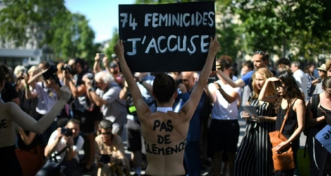 Rassemblement pour demander des mesures immédiates contre les féminicides, le 6 juillet 2019 à Paris.