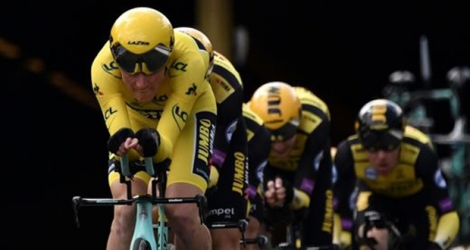 L'équipe Jumbo du maillot jaune néerlandais Mike Teunissen remporte la 2e étape du Tour de France le 7 juillet 2019.