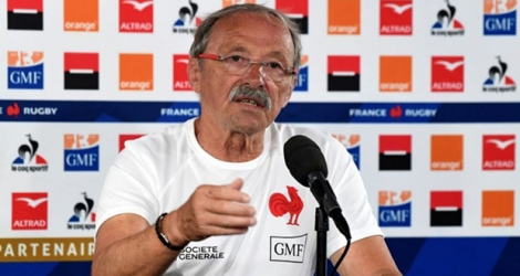 Le sélectionneur du XV de France Jacques Brunel au cours d'une conférence de presse sur le mondial de rugby à Marcoussis le 11 juillet 2019.