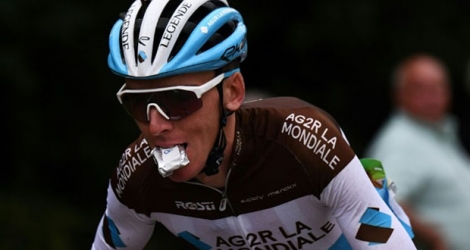 Romain Bardet en souffrance dans la montée vers La Planche des Belles Filles, terme de la 6e étape du Tour de France, le 11 juillet 2019.