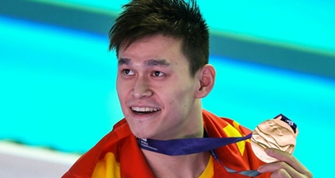 Le Chinois Sun Yang médaille d'or après la finale du 400 m nage libre aux championnats du monde de Gwangju le 21 juillet 2019.