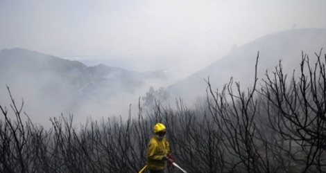 Les pompiers ont estimé lundi avoir circonscrit «à 90%» un feu de forêt qui brûle depuis samedi dans le centre du Portugal.