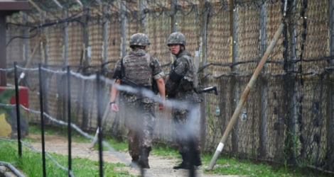 Des soldats sud-coréens patrouillent le long de la frontière avec la Corée du Nord à Goseong, le 14 juin 2019.