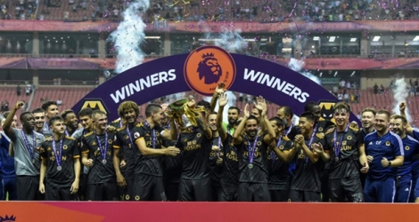 Les Wolverhampton Wanderers, vainqueurs de l'Asia Trophy à Shanghai, le 20 juillet 2019, à l'issue de leur victoire sur Manchester City.