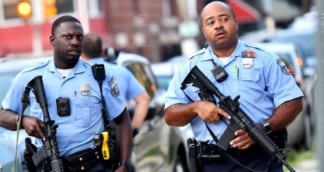 Des policiers armés de fusils d'assaut, le 14 août 2019 à Philadelphie, dans l'est des Etats-Unis.