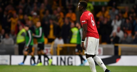 Le milieu de terrain de Manchester United Paul Pogba rate un penalty lors du match nul 1-1 à Wolverhampton le 19 août 2019.