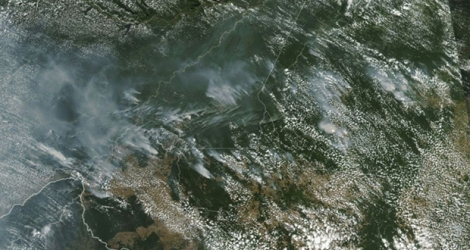 Cette image de la Nasa réalisée par le satellite Aqua et obtenue le 21 août 2019 montre plusieurs feux qui font rage dans les Etats brésiliens de Rondonia, d'Amazonas, de Para et de Mata Grosso le 13 août 2019.