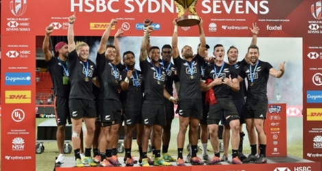 L'équipe des All Blacks à VII victorieuse du tournoi de la catégorie à Sydney contre les Etats-Unis, le 3 février 2019 Photo PETER PARKS. AFP