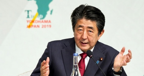 Le Premier ministre japonais Shinzo Abe répond aux questions des journalistes lors de la Conférence internationale sur le développement de l'Afrique, le 30 août à Yokohama, dans le centre de l'archipel nippon.
