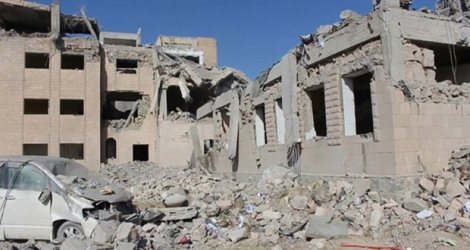 Une capture d'écran d'une vidéo d'AFPTV prise le 1er septembre montre des bâtiments détruits après des raids aériens de la coalition emmenée par l'Arabie saoudite à Dhamar, au sud de la capitale Sanaa.