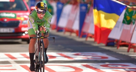 Le Slovène Primoz Roglic se pare de rouge lors de la 10e étape du Tour d'Espagne en survolant le contre-la-montre individuel le 3 septembre 2019.