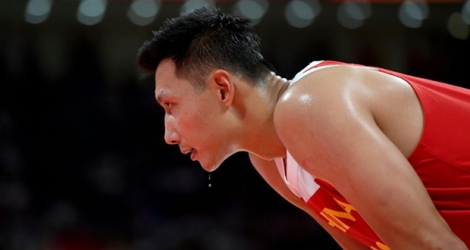 Le basketteur chinois Yi Jianlian après la défaite contre le Venezuela et l'élimination de son pays de la Coupe du monde à domicile, le 4 septembre 2019 à Pékin.