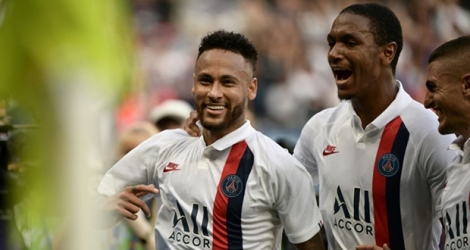 Le PSG, vainqueur de Strasbourg avec un but somptueux de Neymar, félicité par ses coéquipiers, le 14 septembre 2019 au Parc des Princes, peut toucher le jackpot.