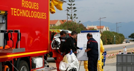 Des pompiers se préparent à intervenir dans la station d'épuration d'Ajaccio, le 18 septembre 2019.