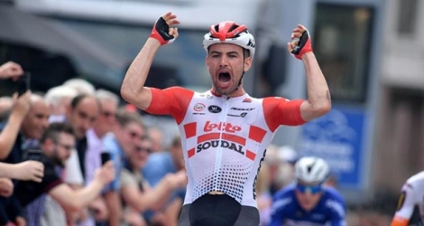 Le Belge Victoir Victor Campenaerts franchit en vainqueur la 4e étape du tour de Belgique, le 15 juin 2019 à Seraing.