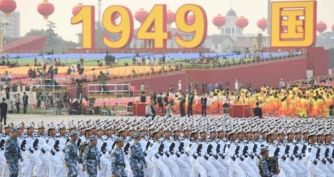 Des troupes chinoises défilent à l'occasion du 70e anniversaire du régime, à Pékin le 1er octobre 2019 Photo GREG BAKER. AFP