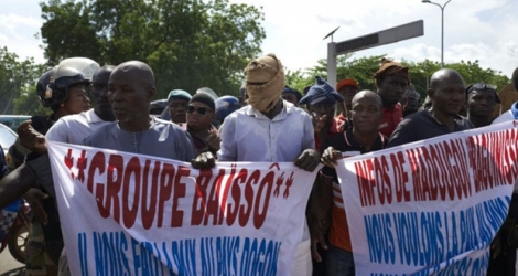 Des personnes manifestent à Bamako pour réclamer paix et sécurité dans le centre du Mali le 13 septembre 2019.