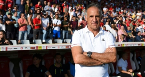 L'entraîneur de Saint-Etienne Ghislain Printant suit le match de L1 contre Nîmes, aux Costières, le 29 septembre 2019.
