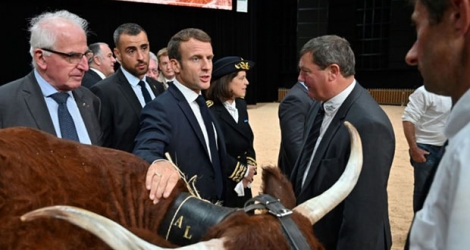 Emmanuel Macron avec des éleveurs le 4 octobre 2019 au 
