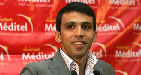 L'athlète marocain Hicham El Guerrouj lors de l'annonce de sa fin de carrière sportive le 22 mai 2006 à Casablanca.