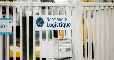 L'entrée de site de Normandie Logistique, jouxtant l'usine de Lubrizol ravagée par un incendie le 26 septembre 2019.