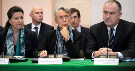 Les ministres Agnès Buzyn, Elisabeth Borne et Didier Guillaume lors du premier comité pour la transparence sur l'incendie de Lubrizol, le 11 octobre 2019 à Rouen.