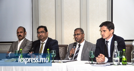 (De g. à dr.) Pradeep Dursun, Kevin Ramkaloan, Vidia Mooneegan et Cédric Doger de Spéville, respectivement COO, CEO, président et ex-président de Business Mauritius.
