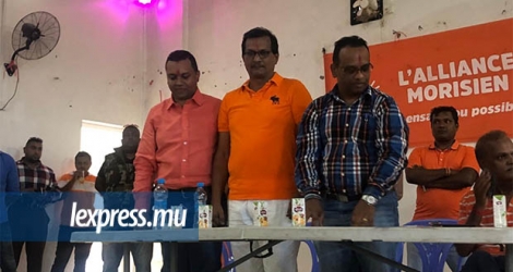Deepak Balgobin, Sudhir Maudhoo et Vikash Nuckcheddy ont été présentés au Sunrise Hall à Belle-Mare, dimanche 13 octobre.