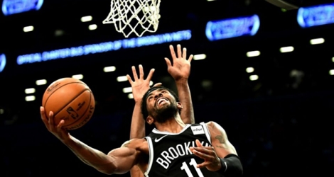 Kyrie Irving (N.11) des Brooklyn Nets monte au panier face aux Minnesota Timberwolves en NBA, le 23 octobre 2019 à New York.