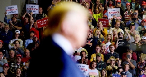 Les partisans du président américain Donald Trump l'écoutent lors d'un meeting à Tupelo, dans le Mississippi, le 1er novembre 2019.