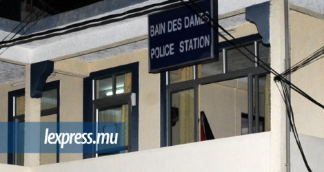 Des policiers de Bain-des-Dames s’étaient rendus chez un habitant suivant une requête de ce dernier.