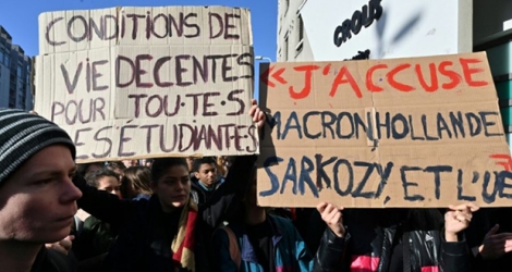 Manifestation d'étudiants devant le Crous à Lyon, le 12 novembre 2019.