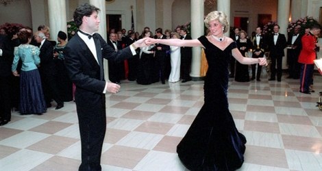 Lady Diana avait portée lors d'une danse avec l'acteur John Travolta à la Maison Blanche sera vendue aux enchères le 9 décembre.