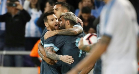 Lionel Messi célèbre avec des coéquipiers son but lors du match amical face à l'Uruguay le 18 novembre 2019 à Tel Aviv.