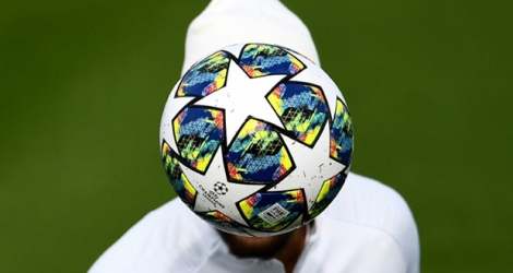 L'attaquant brésilien du Paris-SG, Neymar, contrôle la balle lors d'un entraînement à Saint-Germain-en-Laye, le 5 novembre 2019.