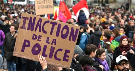 Une pancarte lors de la marche contre les violences faites aux femmes le 23 novembre 2019 à Paris.