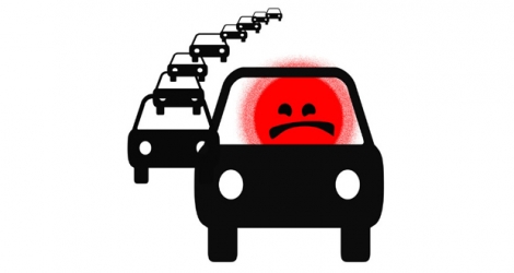 Certains automobilistes sont rouges de colère face aux soucis que connaissent leurs véhicules, à cause de l’essence pensent-ils.