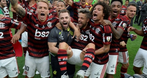 Les joueurs du club brésilien de Flamengo exultent après avoir remporté la Copa Libertadores contre le rival argentin de River Plate, le 23 novembre 2019 à Lima.