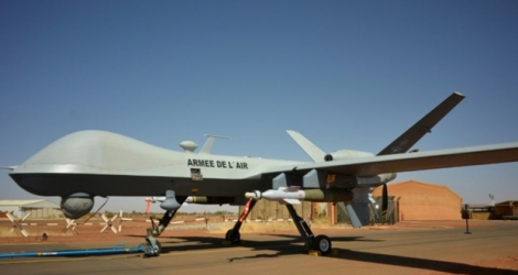 Un drone Reaper de l'armée française, équipé de deux bombes GBU-12 de 250 kg, sur la base aérienne de Niamey, au Niger, le 15 décembre 2019.