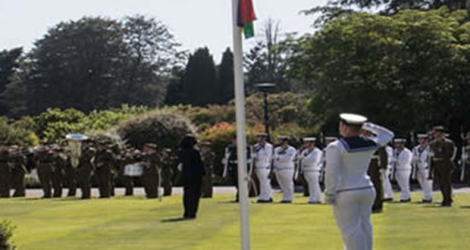 Lever du drapeau mauricien au Haut-commissariat à Canberra, lors d’une cérémonie rendant hommage à un fils du sol, en 2016. L’Australie demeure un des plus importants pays d’accueil de la diaspora mauricienne.