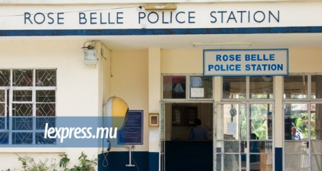 Une femme habillé en homme a pris pour cible un habitant de Mare-Tabac le premier jour de l'an. Le délit a eu lieu à Rose-Belle.