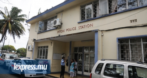 Les jeunes femmes interpellées ont été conduites à la Criminal Investigation Division de Piton pour leur interrogatoire.