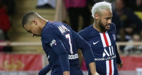 Les attaquants du Paris-SG, Kylian Mbappé (g) et Neymar, lors du match de Ligue 1 face Monaco, à 