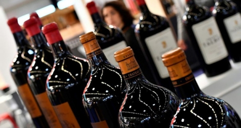 Bouteilles de vin de Bordeaux au salon Vinexpo 2019 à Bordeaux.