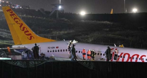 L'avion de la compagnie Pegasus accidenté sur un aéroport d'Istanbul, le 5 février 2020.