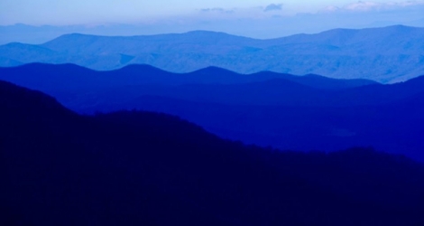 La chaîne montagneuse des Blue Ridge en Virginie, Etats-Unis, au petit matin.
